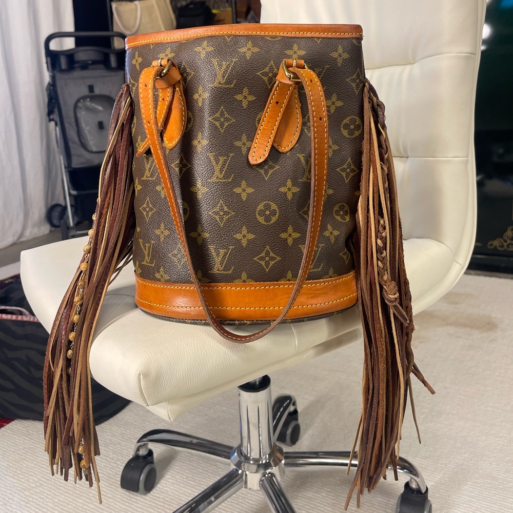 Authentic Louis Vuitton Monogram Bucket MM bag